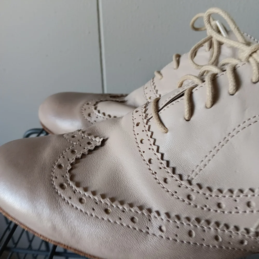 Garnet Hill Women's Taupe Leather Wingtip Oxfords